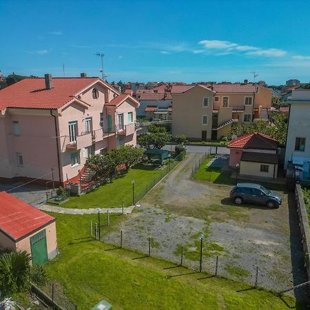 Casa Vacanze Ferrando Apartment Pietra Ligure Exterior photo