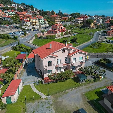 Casa Vacanze Ferrando Apartment Pietra Ligure Exterior photo