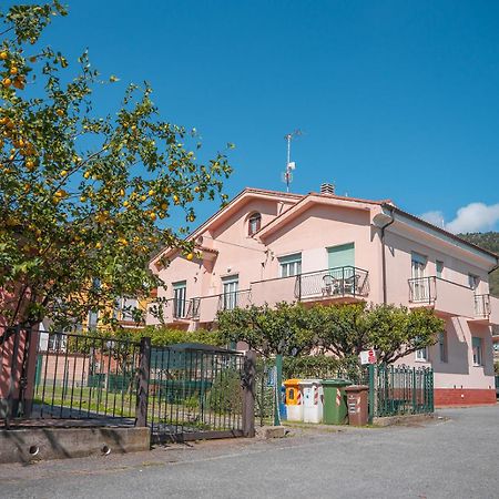 Casa Vacanze Ferrando Apartment Pietra Ligure Exterior photo