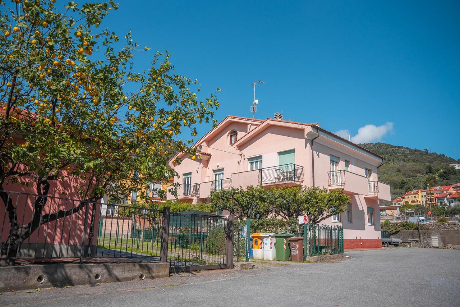 Casa Vacanze Ferrando Apartment Pietra Ligure Exterior photo